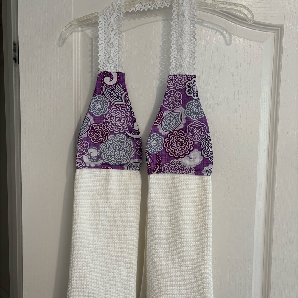 Purple and White Floral Lace Neck Boa Towel